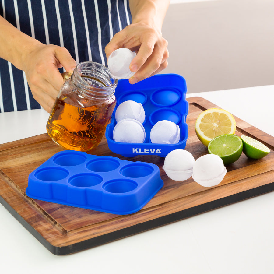 Round ice cube tray with lid
