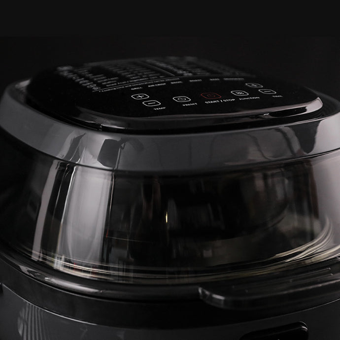 The see-through window lid on top of the Spin Crisp.