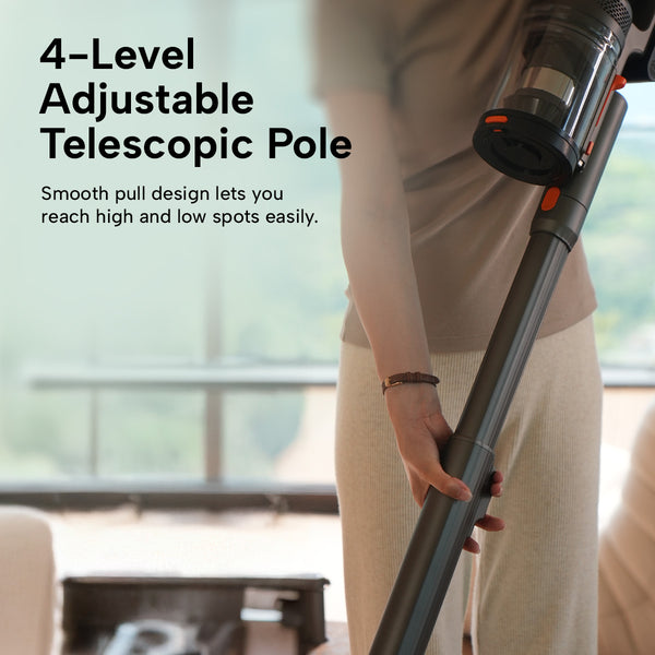 Person holding a Auto Clean Power Q3 vacuum with adjustable telescopic pole