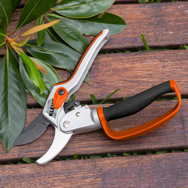 Auto-Rotating Ratchet Pruners - Comfortable Shears With Protective Handle UPSELL Kleva Range - Everyday Innovations   