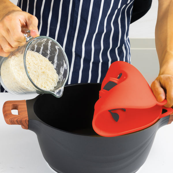 Spill Stopper Pot Cover - Prevent Spills, Splashes and Stress In The Kitchen! Kitchen Gadget Kleva Range - Everyday Innovations   